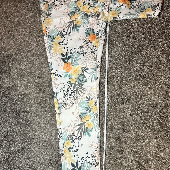 Coco + Carmen Floral Women Jeans - Multicolor - Picture 6 of 6